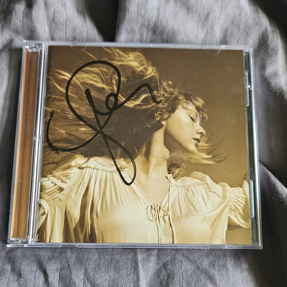 Signed Taylor Swift cd bundle